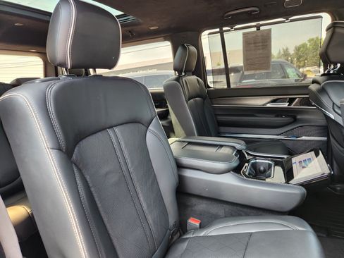 Used 2023 Jeep Grand Wagoneer Series II w/ Quick Order Packagew 28T AWD/4WD image 16