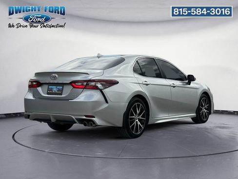 Used 2022 Toyota Camry SE w/ Cold Weather Package AWD/4WD image 5