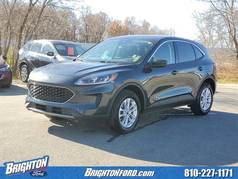 Used 2022 Ford Escape SE w/ Cold Weather Package image 2