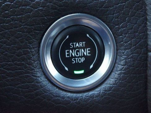 Used 2021 GMC Yukon Denali w/ Denali Premium Package image 9