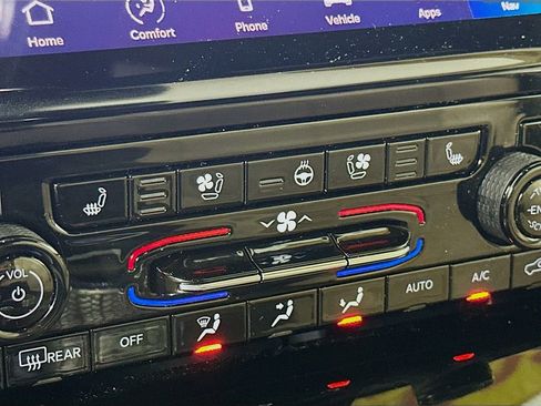 Certified 2025 Jeep Grand Cherokee L Limited w/ Luxury Tech Group II image 31