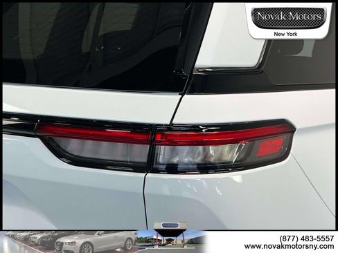 Used 2023 Jeep Grand Cherokee Altitude AWD/4WD image 11