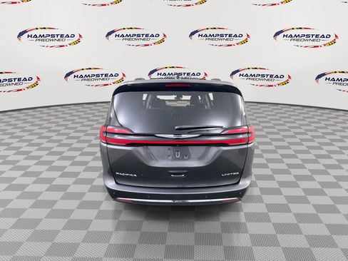 Used 2023 Chrysler Pacifica Limited FWD image 7