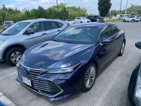 Used 2019 Toyota Avalon Limited w/ Advanced Safety Package FWD image 2