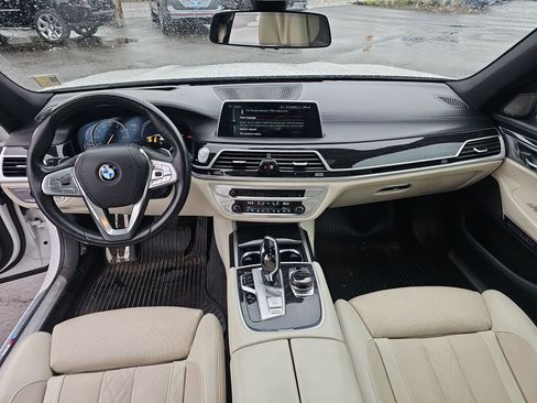 Used 2017 BMW 750i image 11