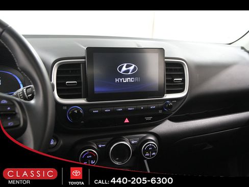 Used 2024 Hyundai Venue SEL FWD image 9