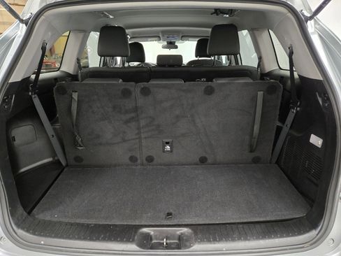 Used 2019 Toyota Highlander LE image 12