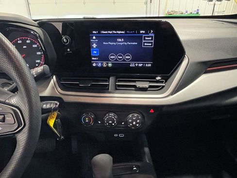 Used 2024 Chevrolet Trax RS FWD image 28