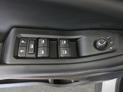 Used 2023 Jeep Grand Cherokee Altitude AWD/4WD image 26