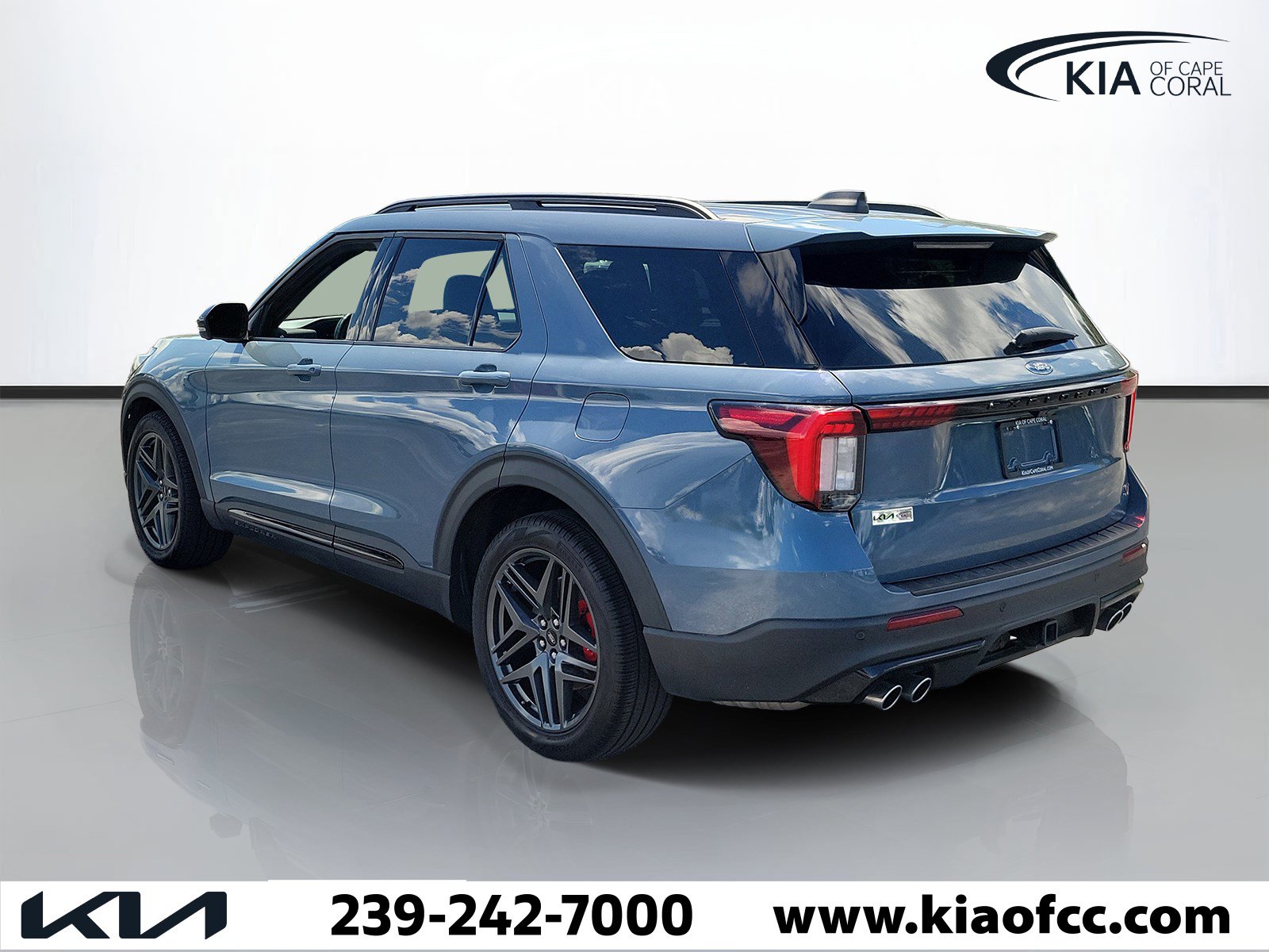 Used 2025 Ford Explorer ST AWD/4WD image 4