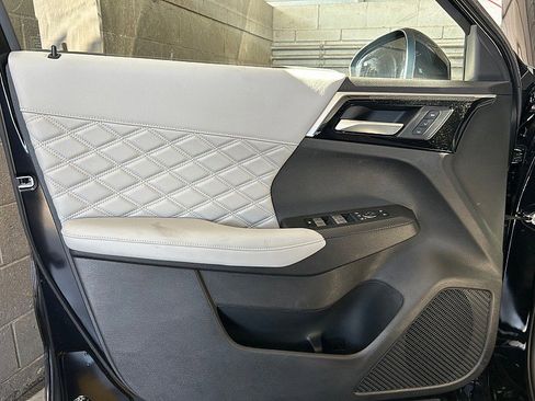 New 2025 Mitsubishi Outlander SEL image 17