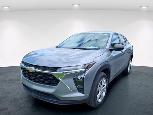 Used 2024 Chevrolet Trax LS FWD image 4