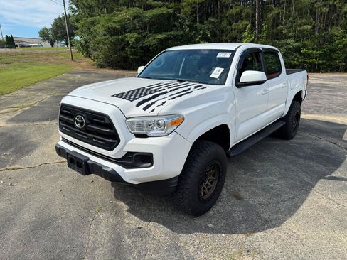 Used 2017 Toyota Tacoma SR w/ Tow Package AWD/4WD image 5