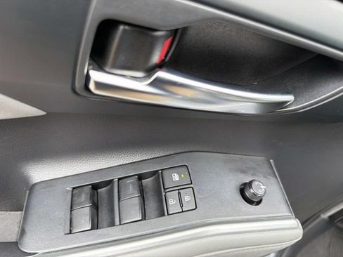 Used 2022 Toyota Highlander XLE FWD image 8