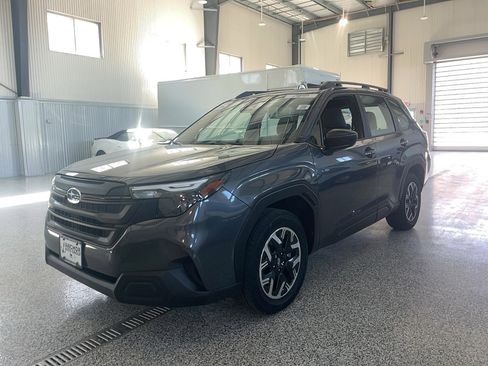 Used 2025 Subaru Forester AWD/4WD image 3
