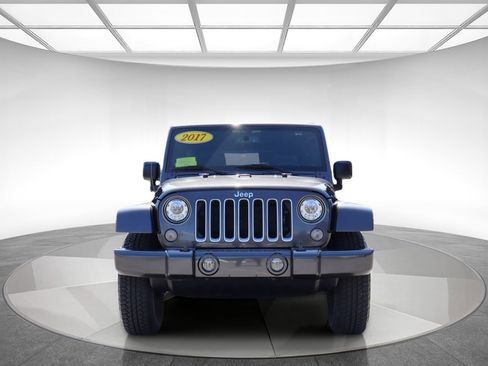 Used 2017 Jeep Wrangler Unlimited Sahara w/ Dual Top Group AWD/4WD image 2