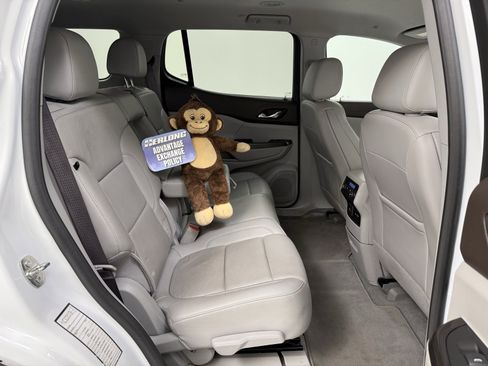 Used 2023 GMC Acadia SLT image 25