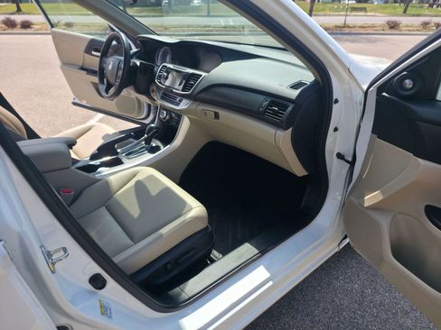 Used 2015 Honda Accord Touring image 22