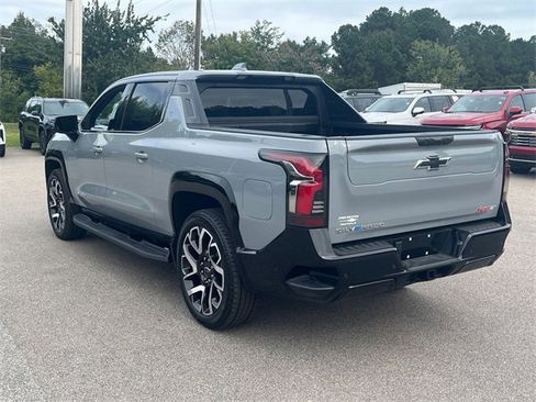 New 2025 Chevrolet Silverado EV RST image 4
