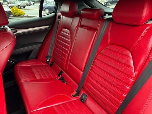 Used 2022 Alfa Romeo Stelvio Veloce image 28