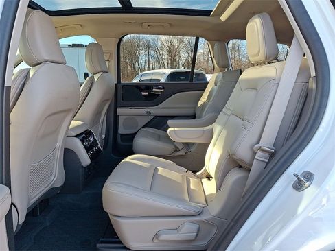 Used 2024 Lincoln Aviator AWD w/ Premium Package image 20