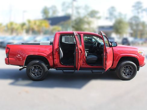 Used 2019 Toyota Tacoma SR image 18