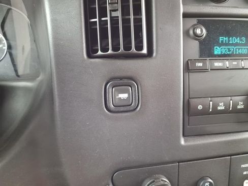 Used 2015 Chevrolet Express 2500 RWD image 21