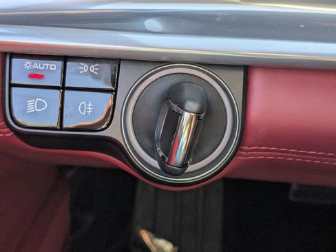 Used 2018 Porsche Panamera 4 image 15