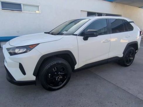 Used 2022 Toyota RAV4 LE AWD/4WD image 4