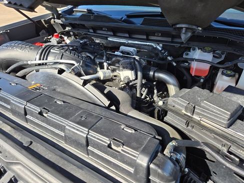 Used 2024 Chevrolet Silverado 2500 ZR2 w/ Technology Package image 22