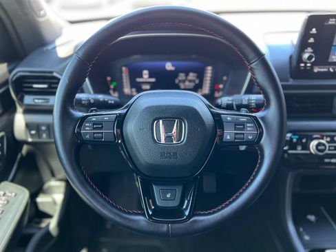Used 2025 Honda Pilot Black Edition image 13