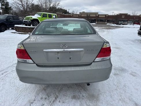 Used 2005 Toyota Camry SE image 4