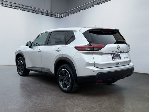 Used 2024 Nissan Rogue SV image 7