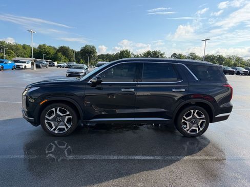 Used 2024 Hyundai Palisade Limited FWD image 2