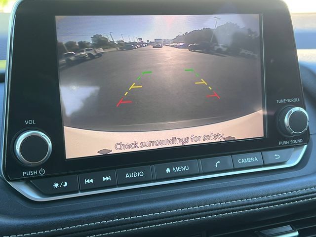 Used 2023 Nissan Rogue S AWD/4WD image 19