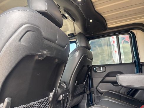 Used 2025 Jeep Gladiator Sport image 34