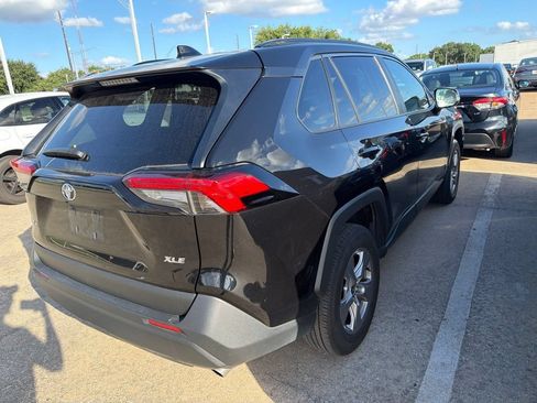 Used 2025 Toyota RAV4 XLE FWD image 5