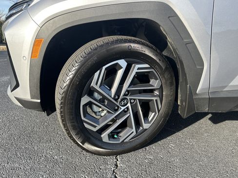 Used 2025 Hyundai Tucson Limited image 11