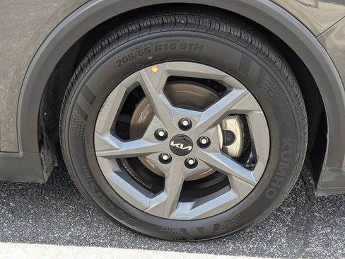 Used 2025 Kia K4 FWD image 29