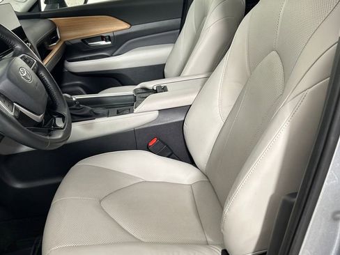 Used 2024 Toyota Grand Highlander Platinum image 19