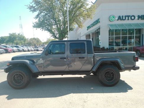 Used 2022 Jeep Gladiator Sport image 10