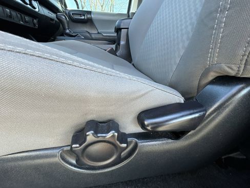 Used 2020 Toyota Tacoma SR w/ SR Convenience Package image 12