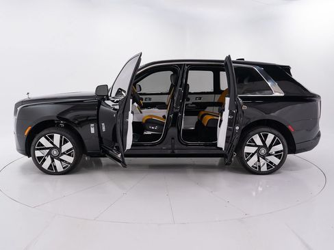 Certified 2026 Rolls-Royce Cullinan AWD/4WD image 9