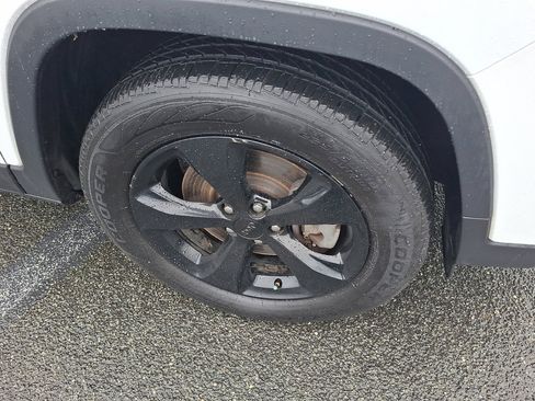 Used 2019 Jeep Cherokee Altitude image 9