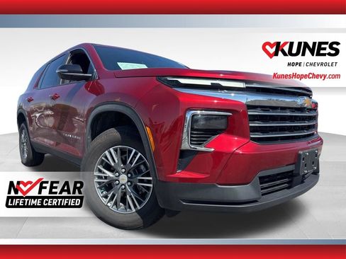 Used 2026 Chevrolet Traverse LT w/ Driver Confidence Package image 1