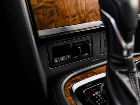 Used 2021 Nissan Armada SL w/ Captain's Chairs Package image 54