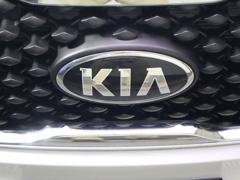 Used 2017 Kia Sorento AWD w/ LX Convenience Package image 17