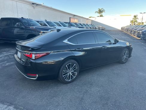 Used 2025 Lexus ES 300h w/ Premium Package image 8