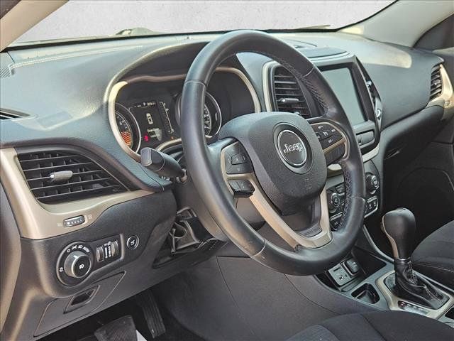 Used 2015 Jeep Cherokee Latitude w/ Comfort/Convenience Group FWD image 10
