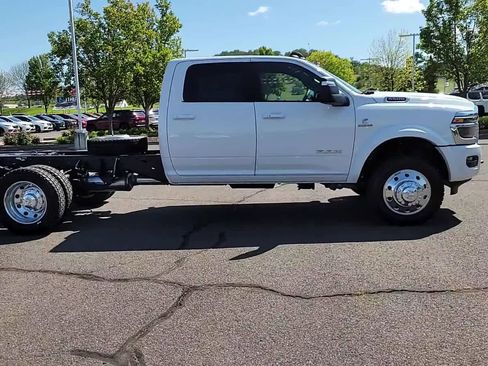 New 2026 RAM 5500 4x4 Crew Cab image 9